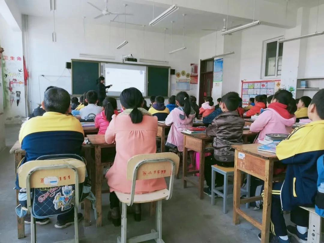 「莒县峤山镇中心小学」最美教师李守丛：倾情注爱，静待花开