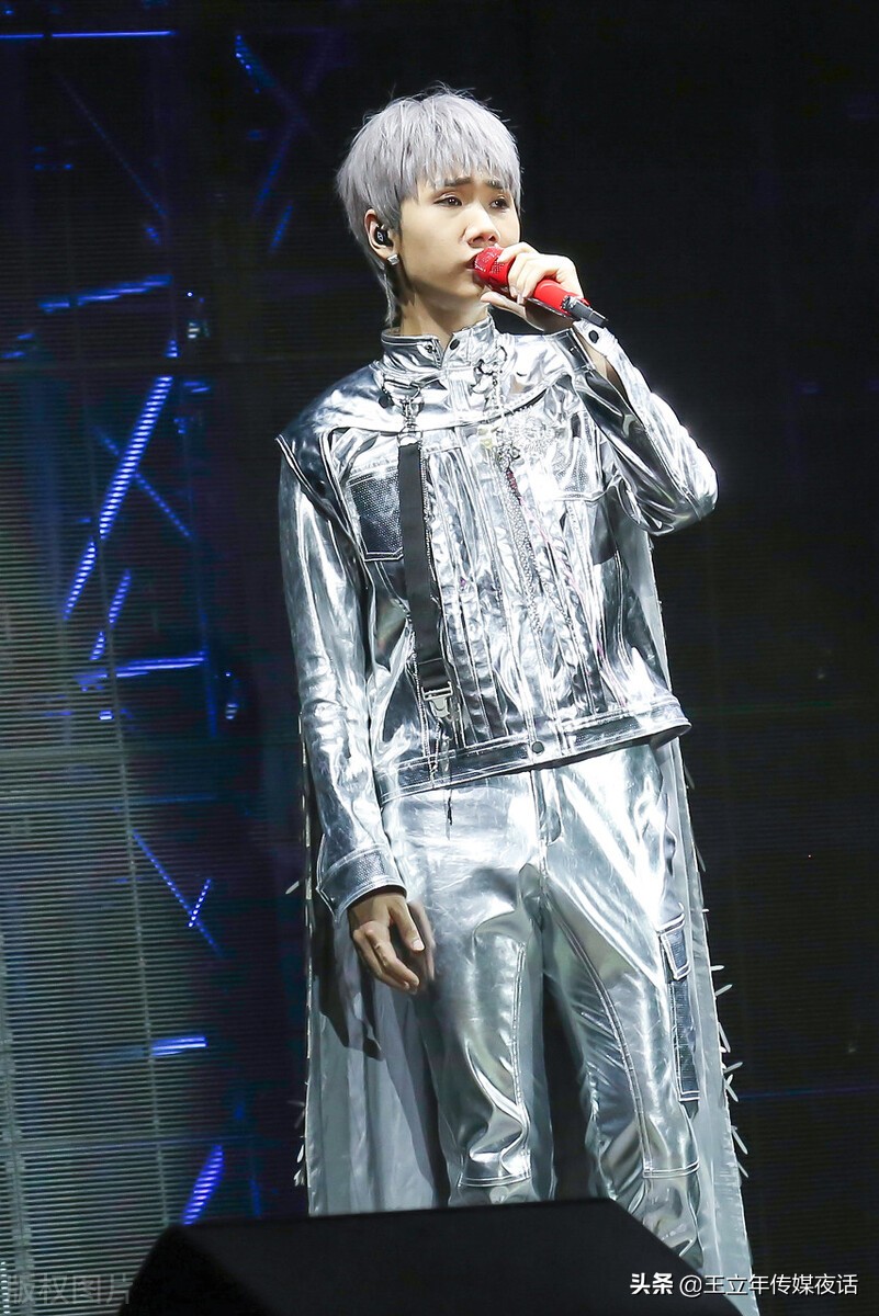 汪苏泷弗斯特专辑销量,汪苏泷微微一笑很倾城领奖现场