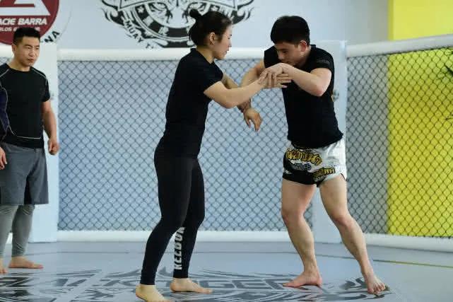 张伟丽为什么赢一次就冠军了,张伟丽为什么这么快能打冠军