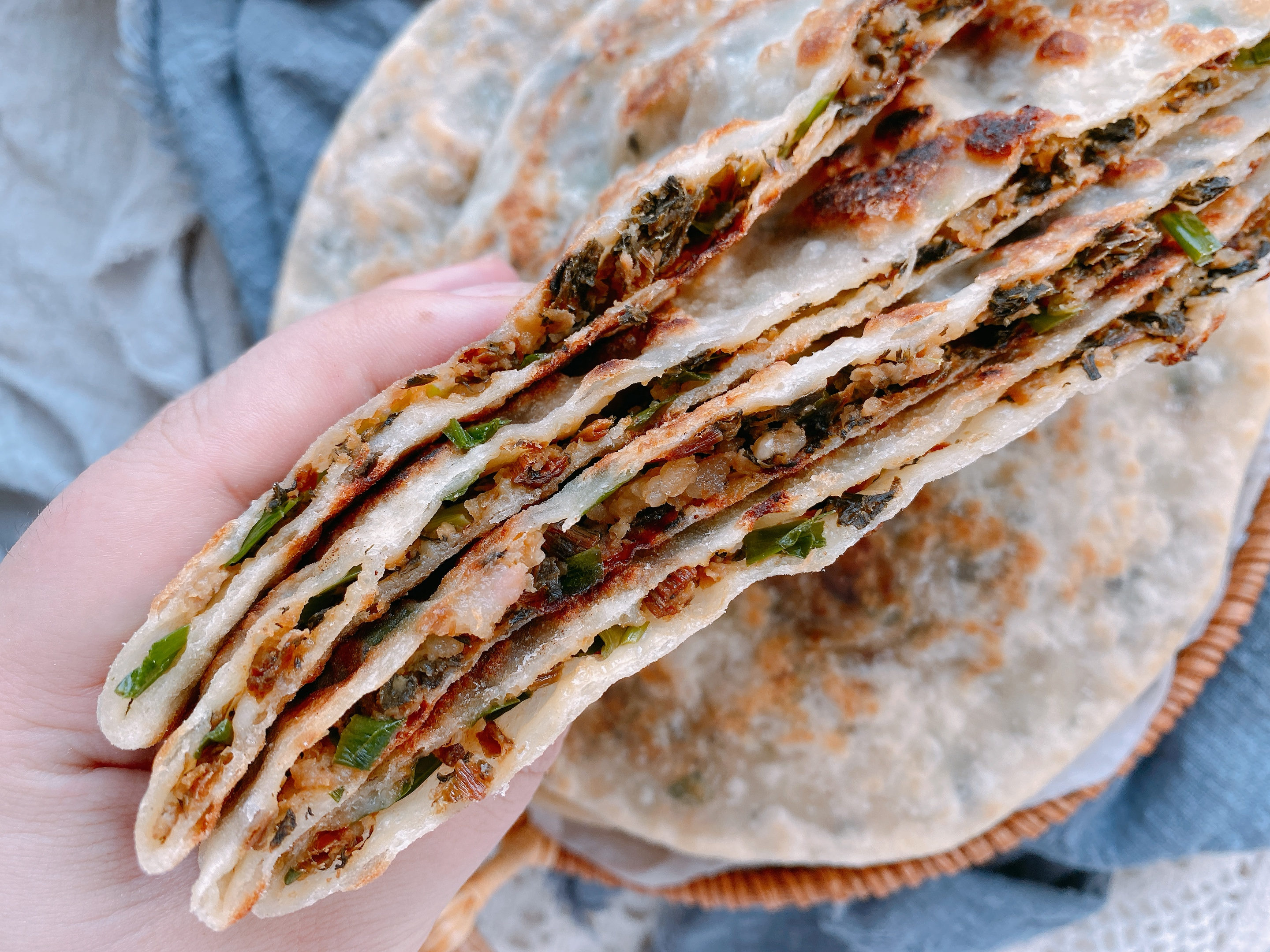 梅干菜肉饼咸香酥脆越吃越香,浙江绍兴梅干菜饼的正宗做法