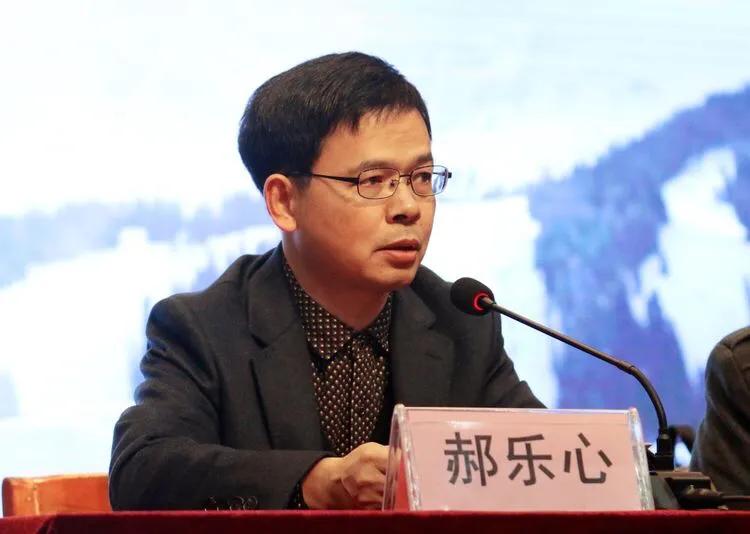 巴陵郡三湘四水英才聚，香樟园高谈阔论红烛燃