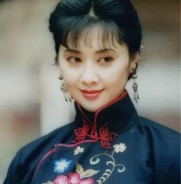 女儿国国王朱琳高清照片,女儿国国王朱琳73岁变成什么样了