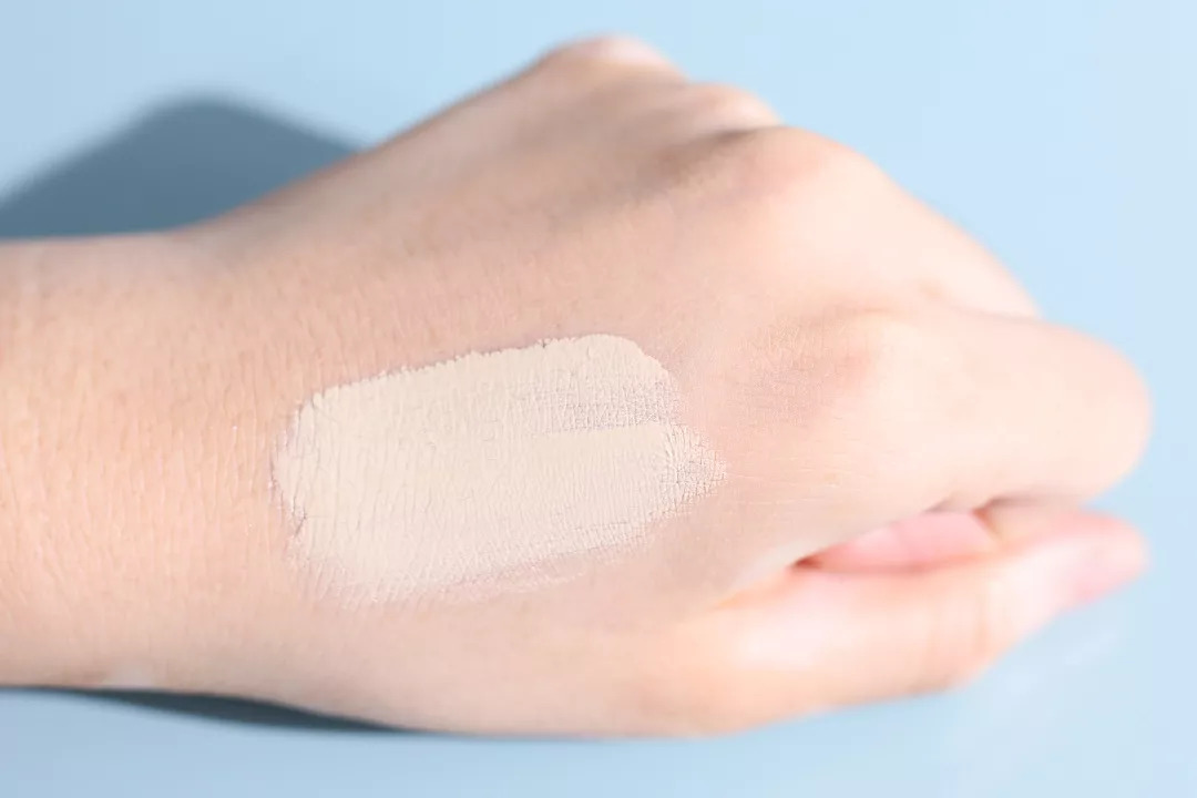 夏季底妆服帖技巧,夏季底妆怎么不脱妆油皮