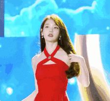 风大如何防止头发被吹乱,怎么防止头发被吹成中分