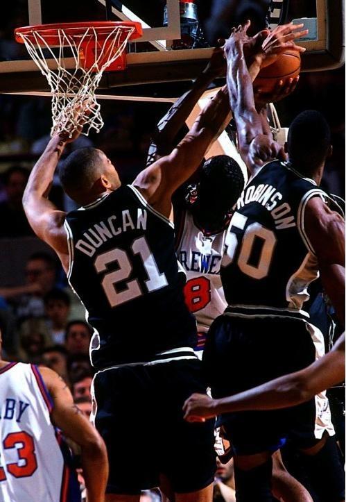 NBA里少见的“常青树”——邓肯，马刺一用就是19年