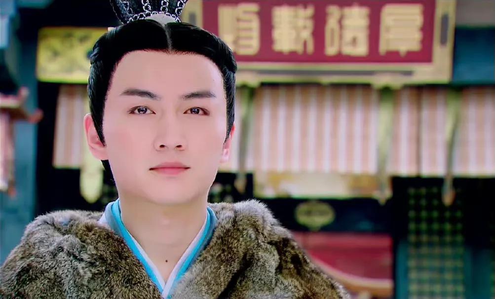 又到冬日,古装毛领斗篷别乱穿,高颜值演员和良心造型师缺一不可