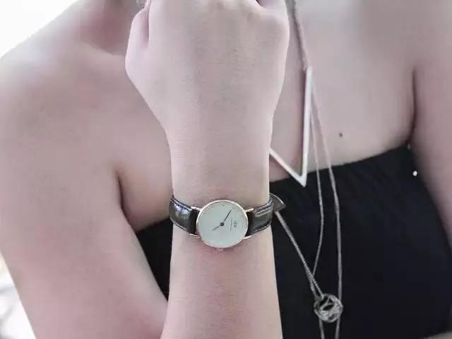 网带手表佩戴方法,一加手表怎么佩戴