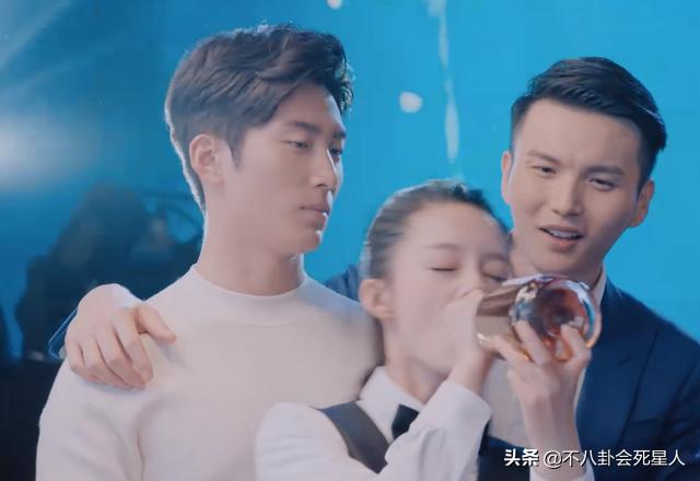 集齐霸道总裁、带球跑桥段,李沁压了4年的“狗血剧”开播就被嘲