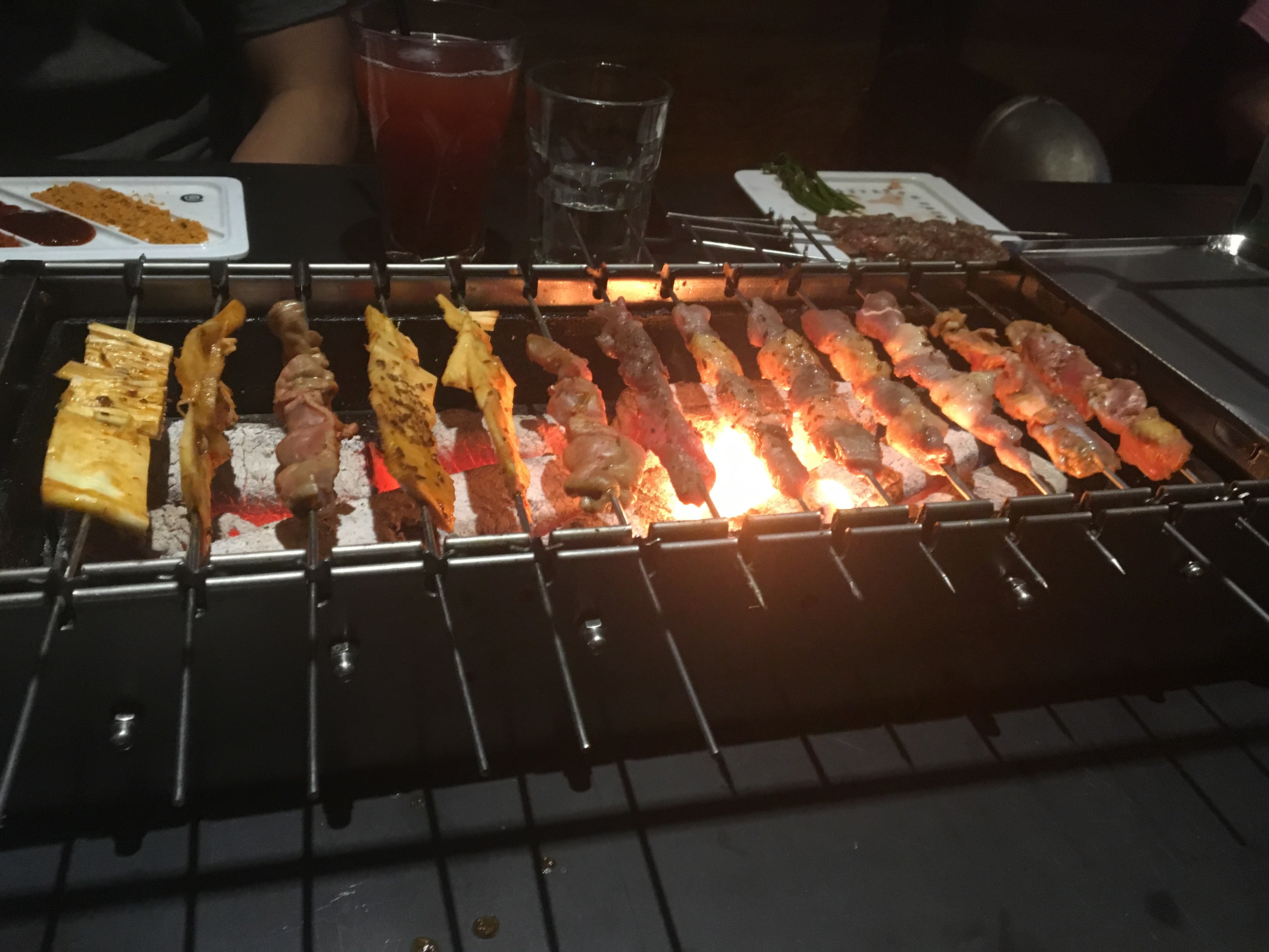 98年小伙开烧烤店3个月赚60万,75后老板开烧烤店利润