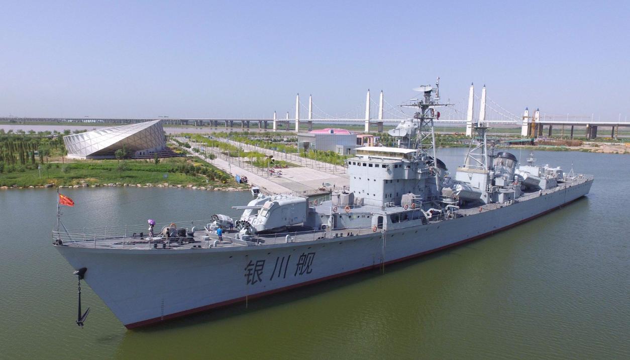 美国用1430个足球场存放4200架飞机，不仅随时待命还能拿来坑队友