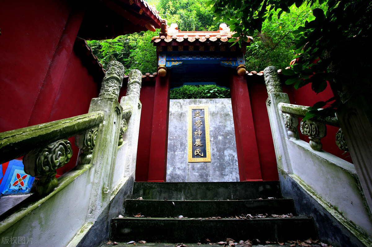 《蜀道难》解释了三星堆?远远不仅如此,这是描写蜀文化的巅峰