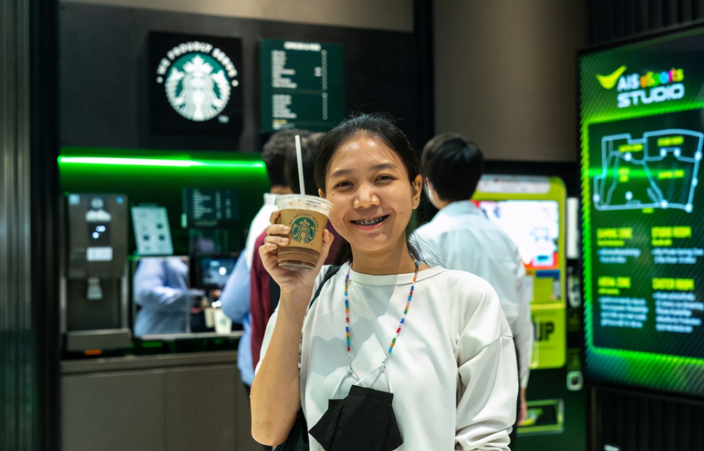 墙裂推荐！即使不喝咖啡也要打卡的巨有范儿泰国星巴克