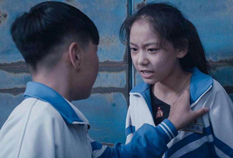 “妈妈，同桌总摸我”，妈妈的机智做法，挽救了女儿的后半生