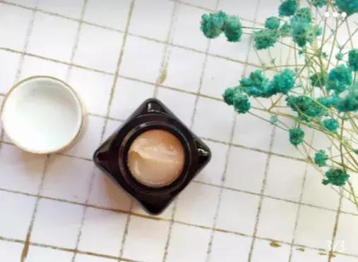 对眼纹有效果的眼霜推荐女生,年纪轻轻眼睛周围长细纹