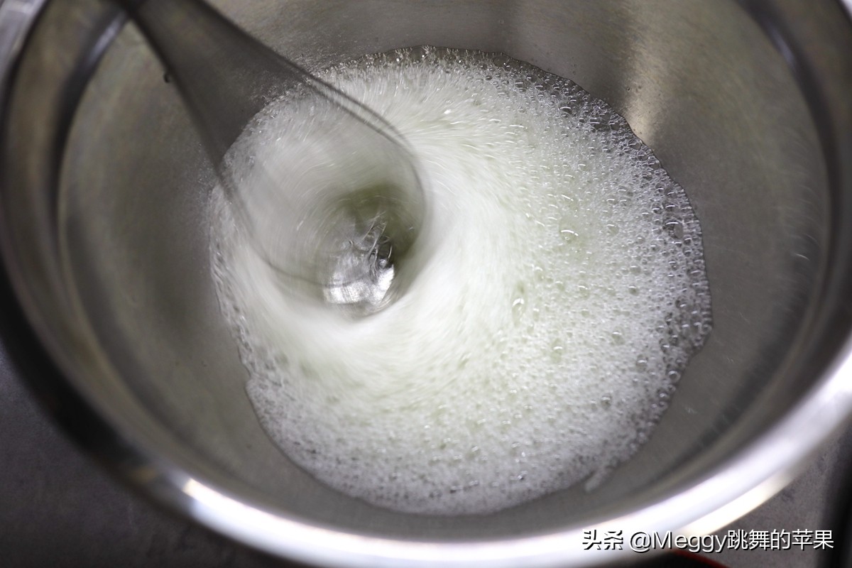 不用烤箱不打发鸡蛋的纸杯蛋糕,又软又嫩的牛奶蛋糕不用烤箱