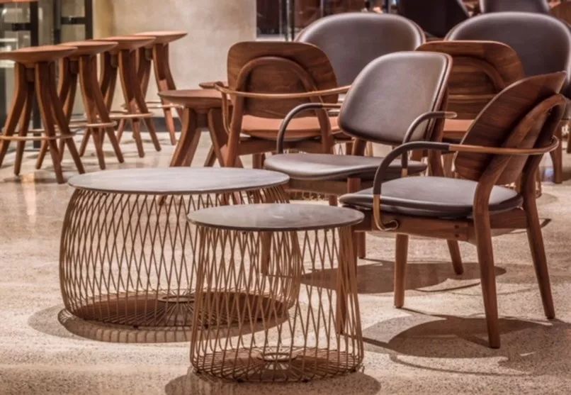 星巴克首席执行官哪里人,星巴克的设计是谁设计的