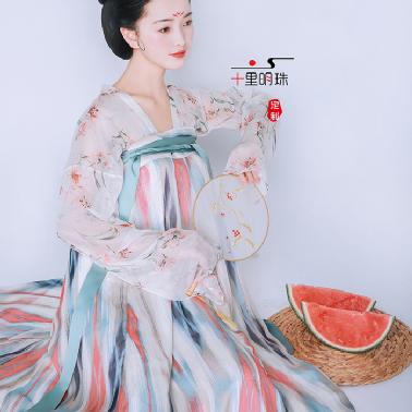 大袖衫齐胸襦裙特点,齐胸襦裙齐腰襦裙哪个好看