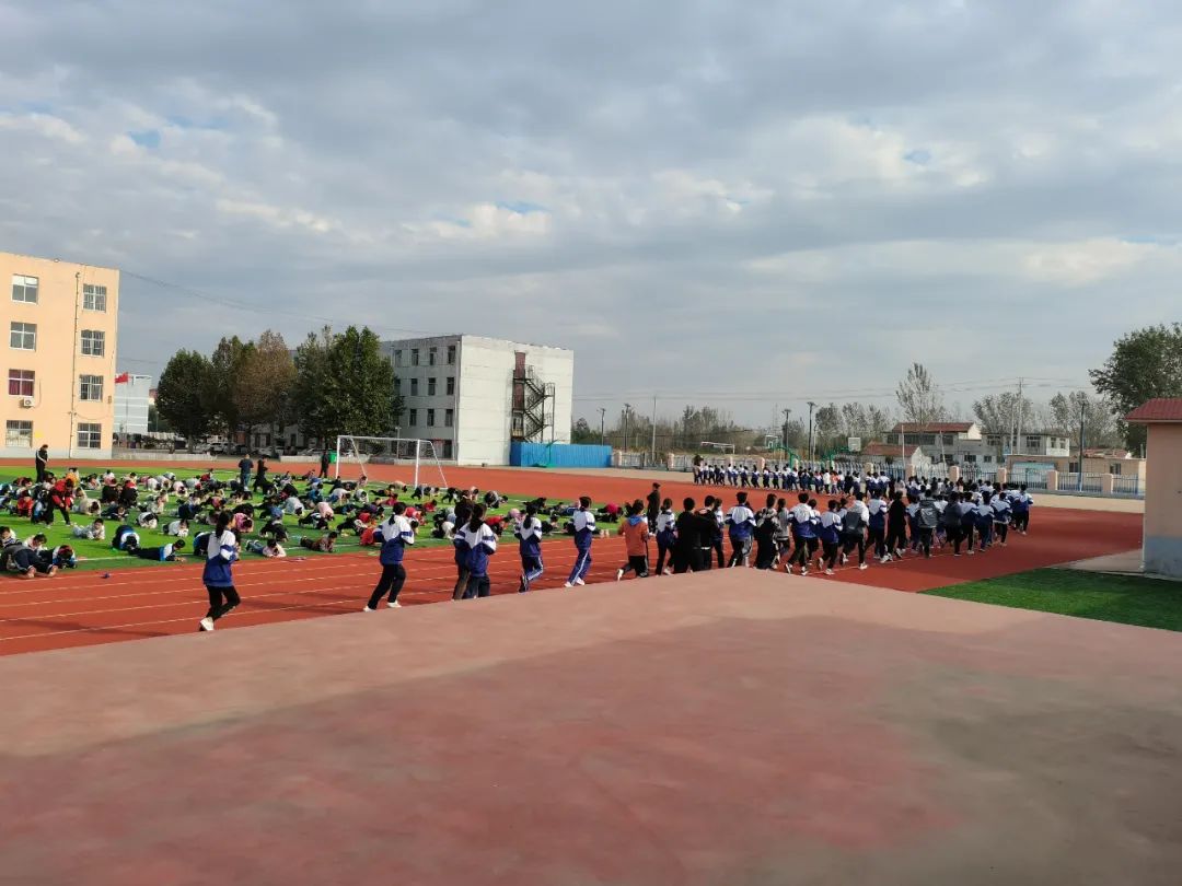 办人民满意的教育学校幼儿园,改善乡村学校环境