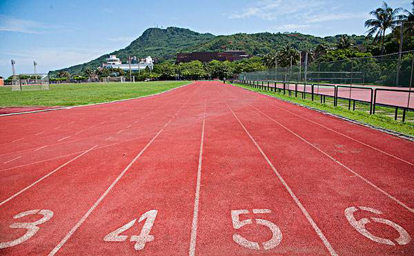 别哭穷了，25岁努力开上这几款车才叫小有成功的