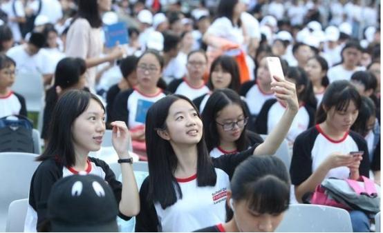 未来十年女生较“吃香”的专业，收入可观前景好，家有女儿可选择