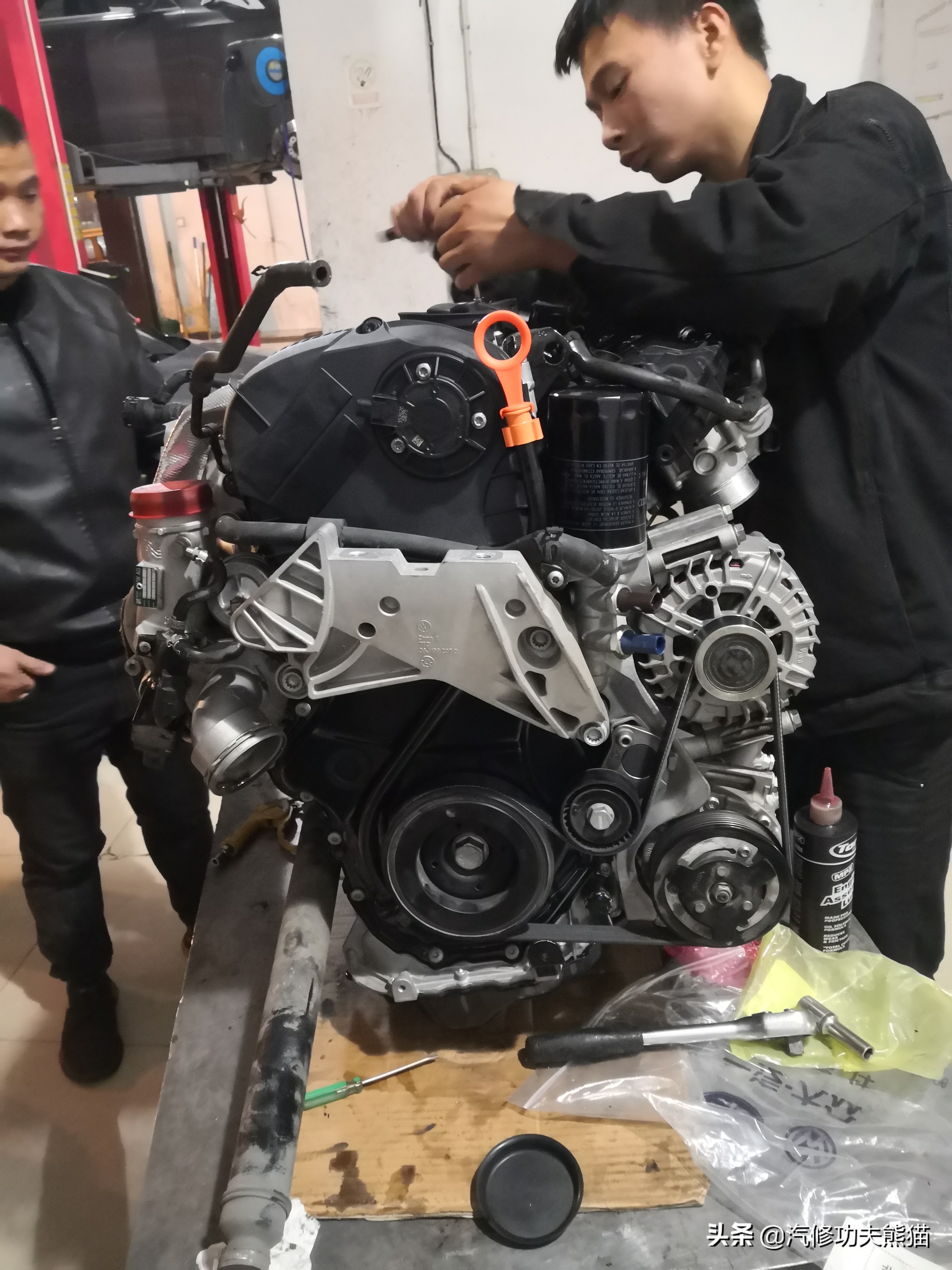 dsg双离合起步抖动有异响,大众帕萨特3.0v6发动机烧机油