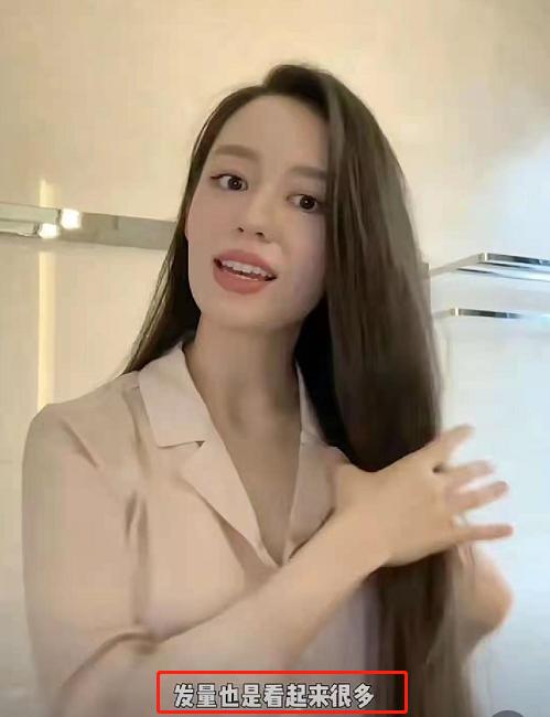 吉娜化浓妆出镜，产后4月无脱发困扰，被指双颊凹陷胶原蛋白流失