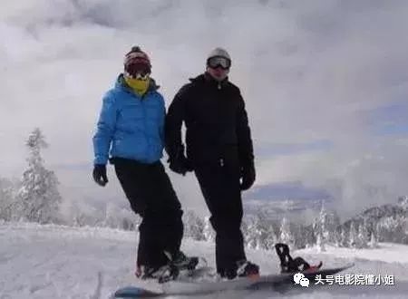 刘嘉玲54岁：经历富商绯闻和裸照风波，不生娃，靠8个字撑到今天