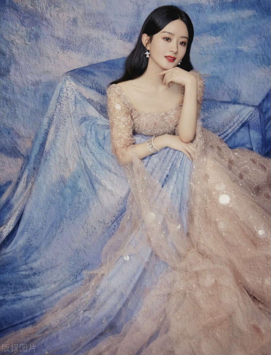 与儿子视讯一脸宠溺赵丽颖手机疑似贴防窥膜