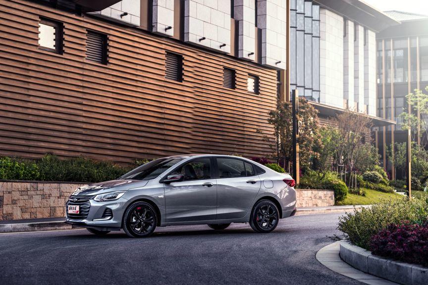 新科沃兹RedlineVS新桑塔纳，潮流和经典你选哪个？