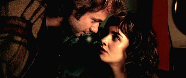 艺妓变成佣人，主人看上艺妓，倾倒于肉体，醉心于欲望