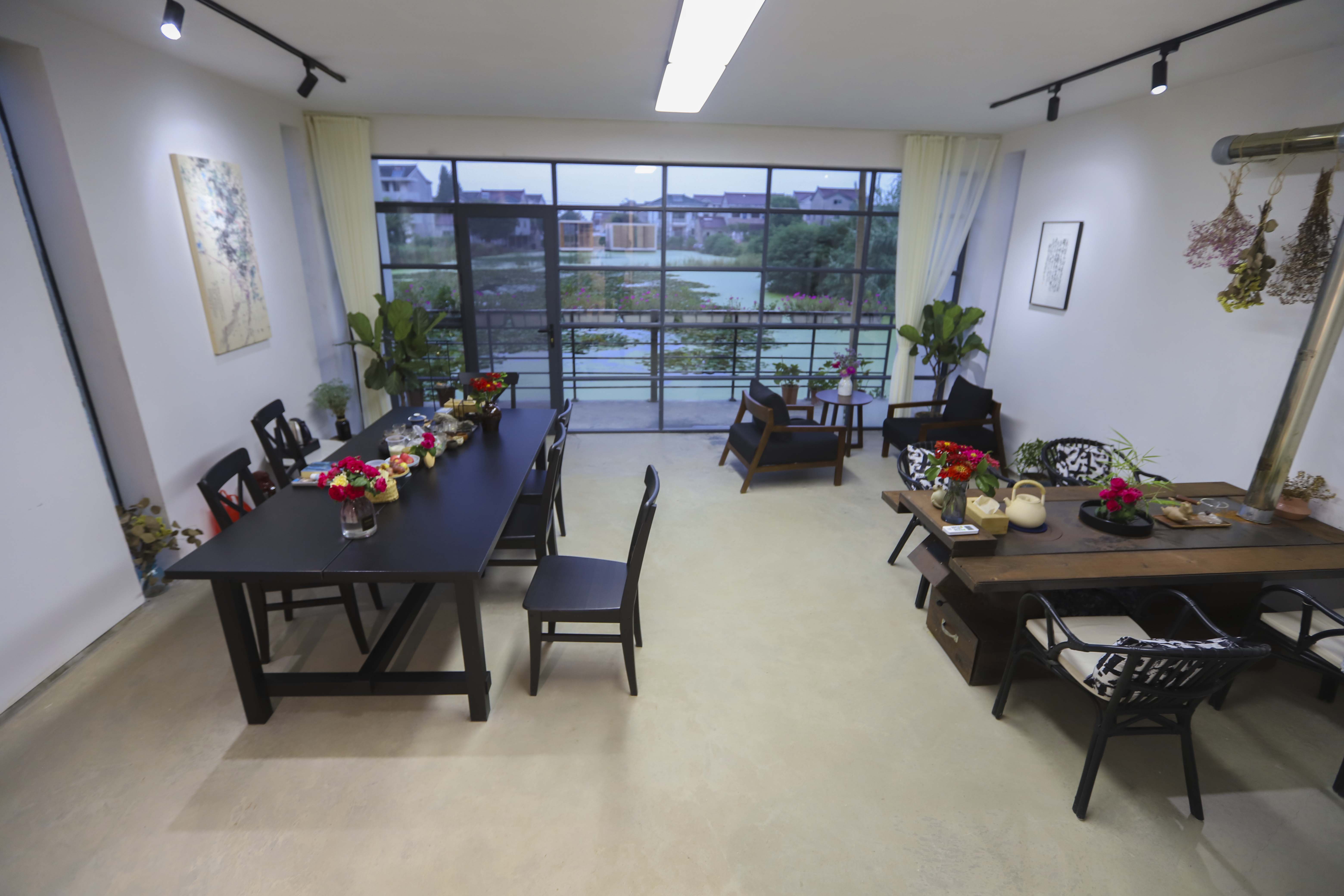 良田沃野蝶飞蜂拥，溧阳网红庆丰村的C位出道之路，果然迷人诱人