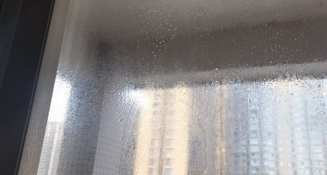 家政清洁常用玻璃清洁剂,家政公司用什么清洁剂洗玻璃