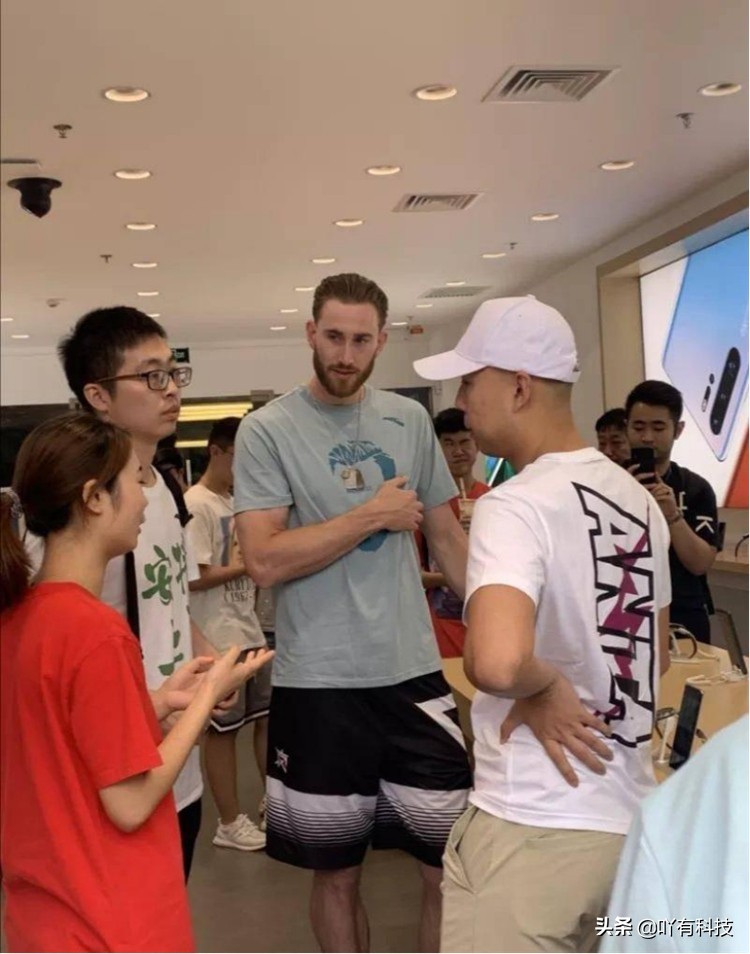 明星一般用哪款苹果手机,中国明星用的最多的一款苹果手机