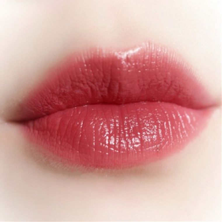 李佳琦推荐，大牌口红最值得购买的豆沙色！你有没有？