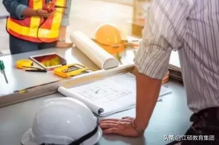 工程施工单位面对监理提出的问题屡次不改，究竟该如何操作？