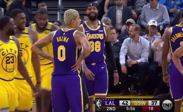 接连吃T遭驱逐，吃瓜群众笑嘻嘻，詹姆斯偷笑变脸，好开心