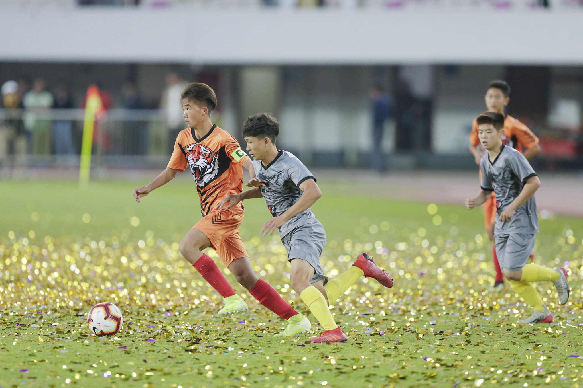 接过传承接力棒,接过接力棒传承体育精神