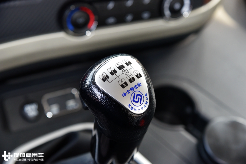 格尔发7.8米厢式货车自重,自重7.5吨牵引车