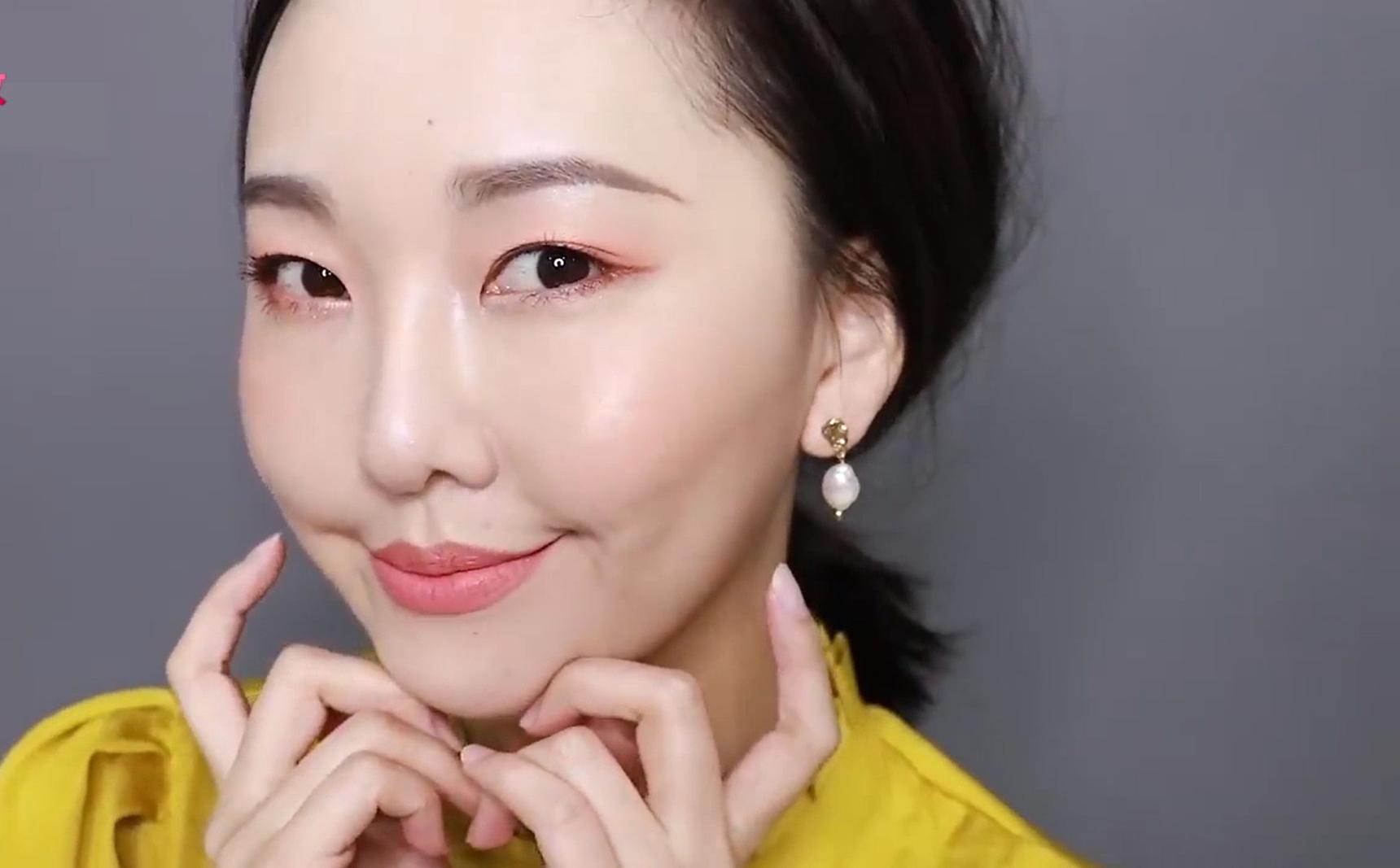 美妆视频教程亮闪闪粉色妆容,美妆教程简单又好看