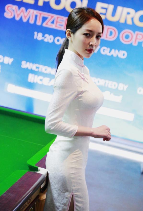 她是颜值不输潘晓婷的台球女神,她号称最美裁判