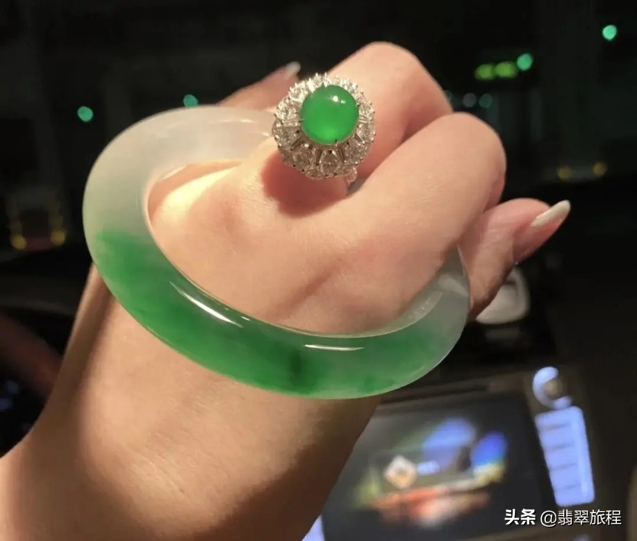 选购翡翠手镯有哪些小技巧,选翡翠手镯要注意什么