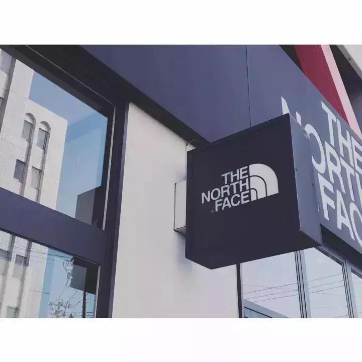 北面让supreme带火了,supreme北面挂布