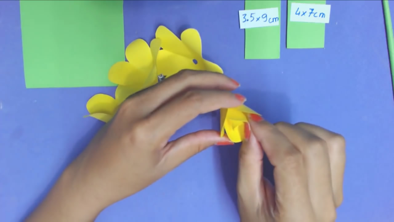 纸艺玫瑰花手工制作方法,纸艺网折最简单的玫瑰花