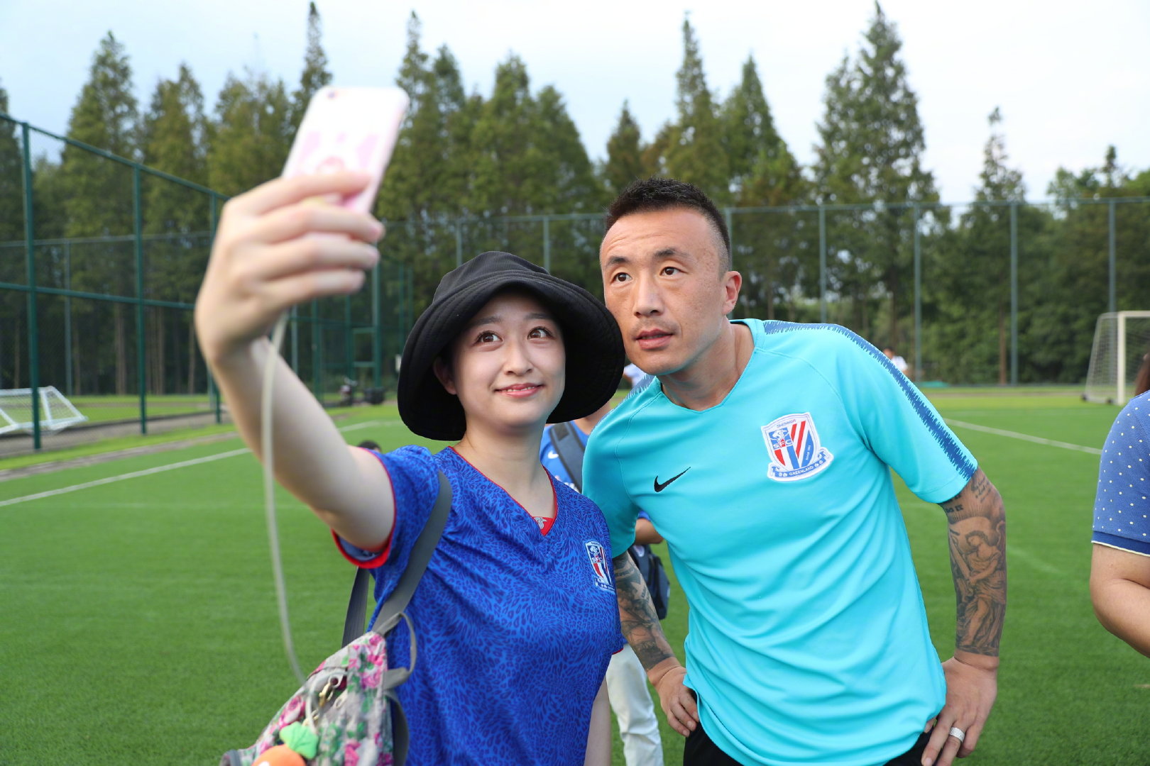 足球运动员喜欢的女孩,喜欢足球的女孩