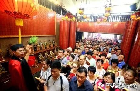 单身狗发红包“不吉利”，见人送橘子，新加坡春节规矩这么多