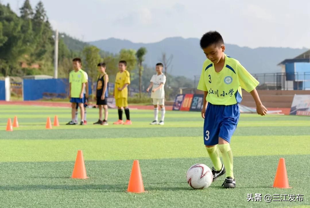 【文明侗乡】易安学子追逐“绿茵梦”