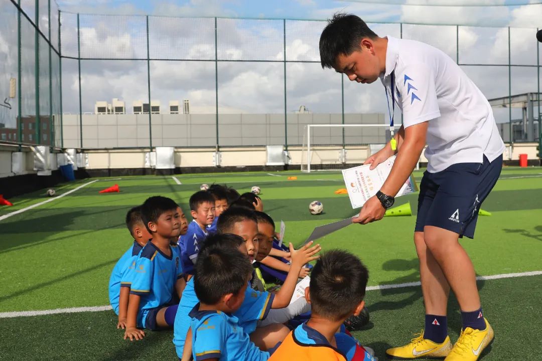 参加夏令营结营送什么呢,夏令营第一季