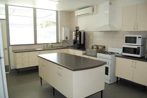 夏天装凉霸厨房凉快吗,夏天做饭厨房很热怎么办