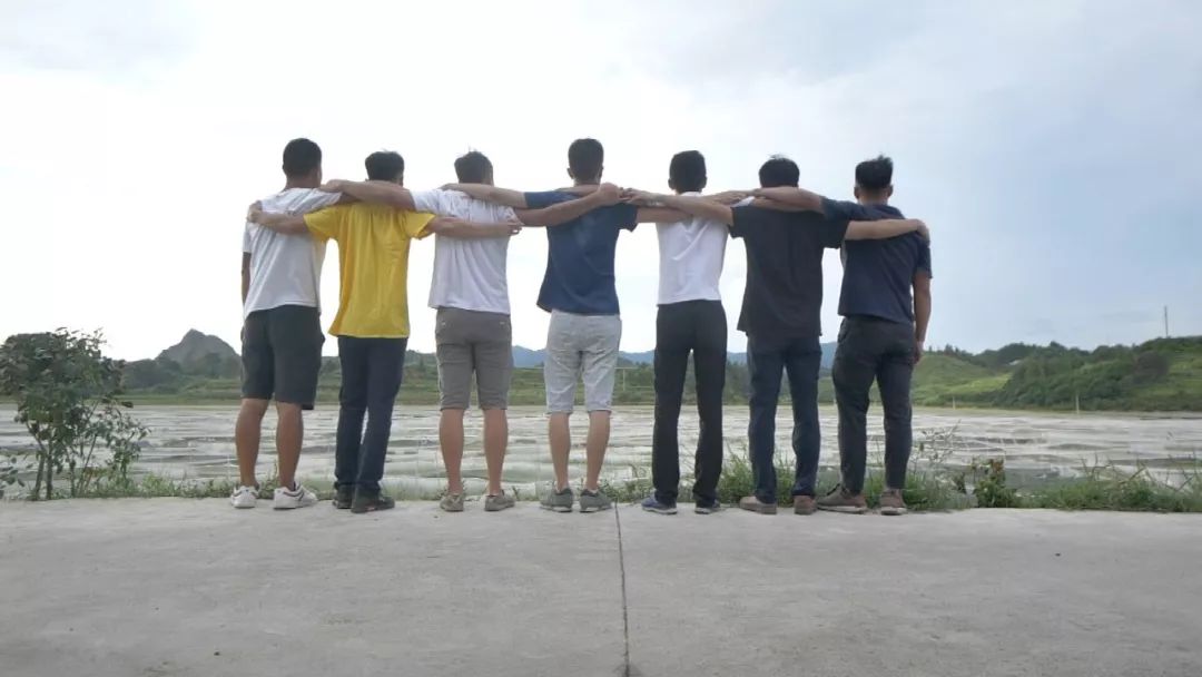 90后小伙养殖青蛙,农村创业致富养蛙