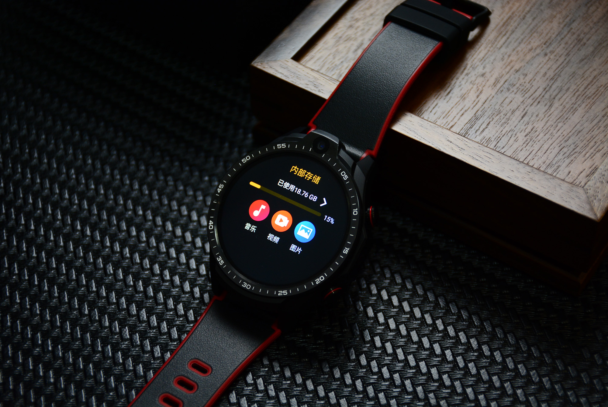 内存128g可插卡的电话手表,jeep黑骑士手表打王者